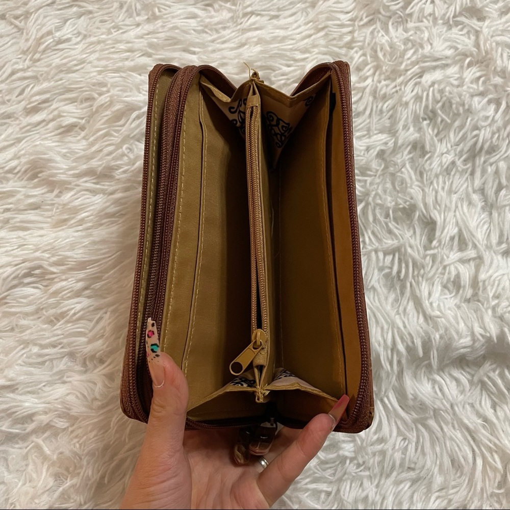 Brown Crocodile Embossed Women's Wallet - Picture 8 of 8